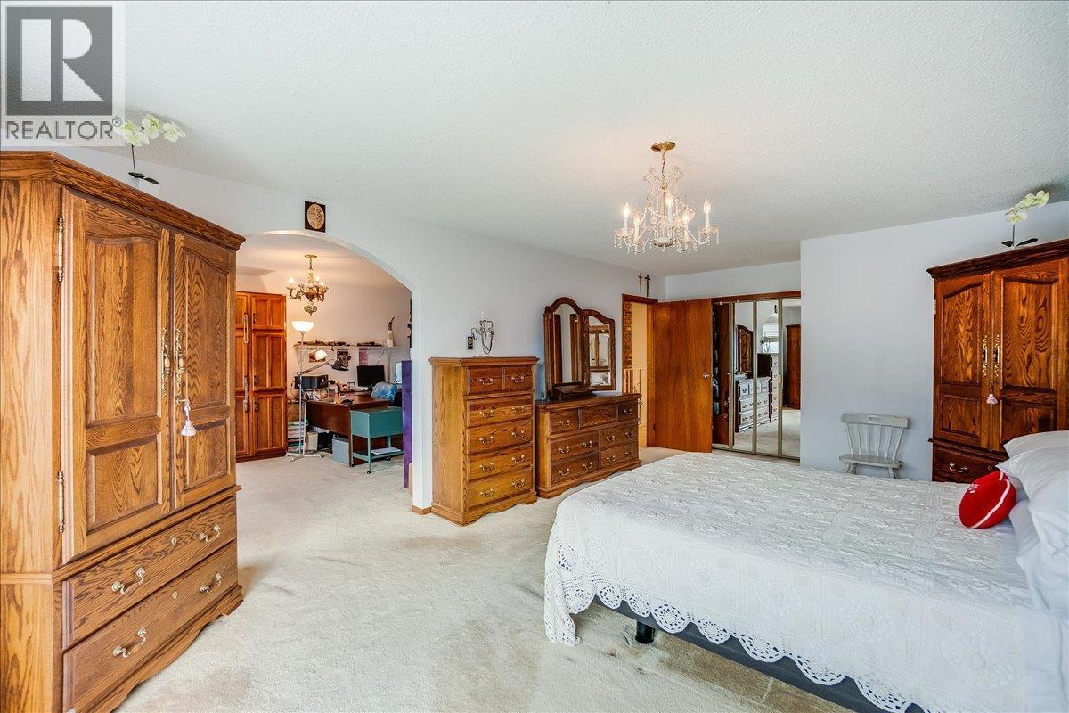 801 Houston Street, Nelson, BC - Indoor Photo Showing Bedroom