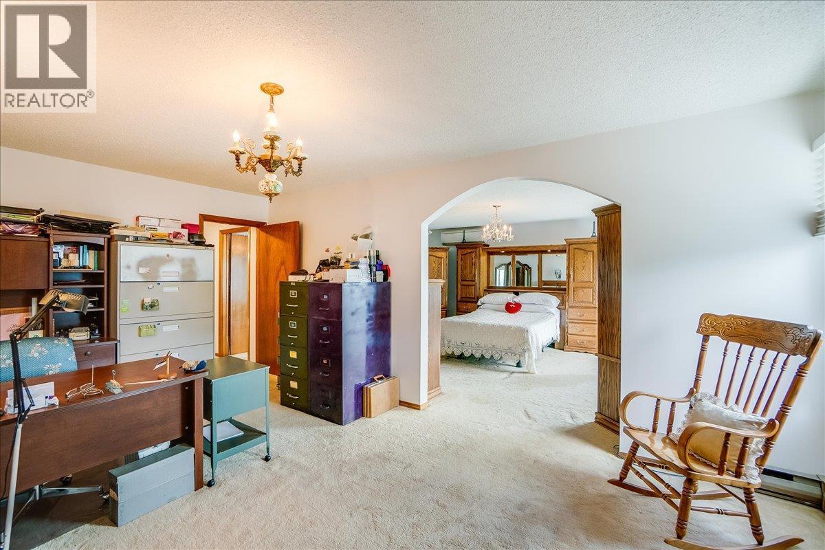 801 Houston Street, Nelson, BC - Indoor