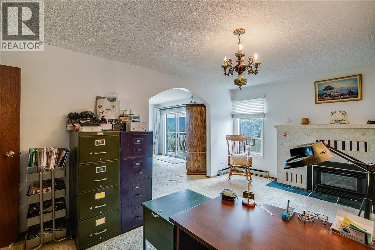 801 Houston Street, Nelson, BC - Indoor Photo Showing Living Room With Fireplace