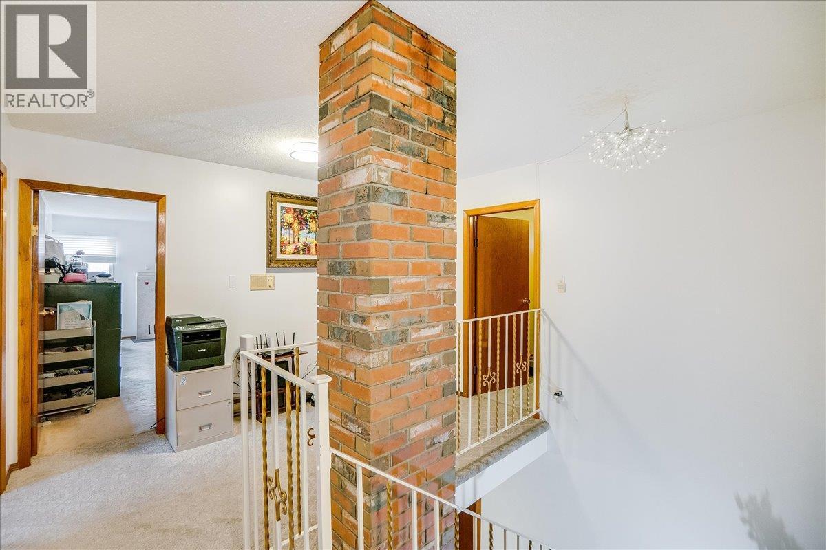 801 Houston Street, Nelson, BC - Indoor Photo Showing Other Room