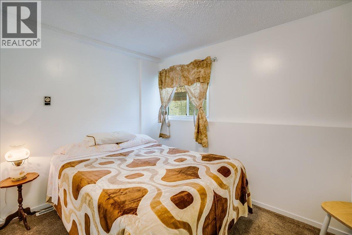801 Houston Street, Nelson, BC - Indoor Photo Showing Bedroom