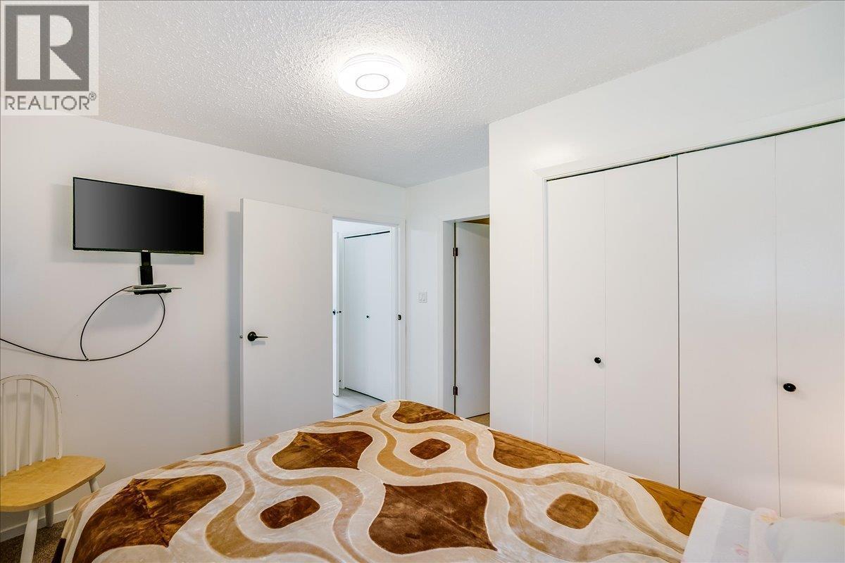 801 Houston Street, Nelson, BC - Indoor Photo Showing Bedroom