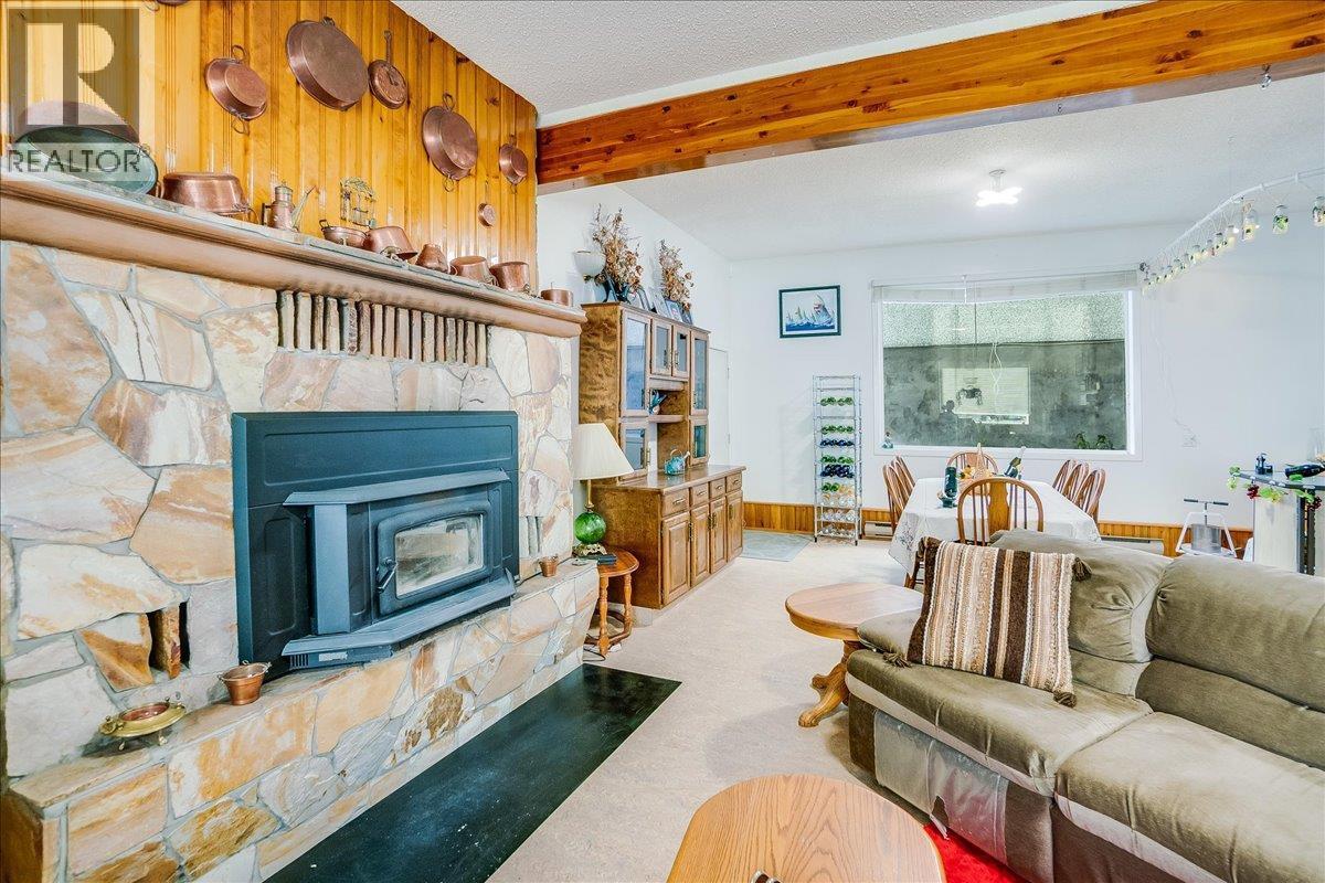 801 Houston Street, Nelson, BC - Indoor Photo Showing Living Room With Fireplace