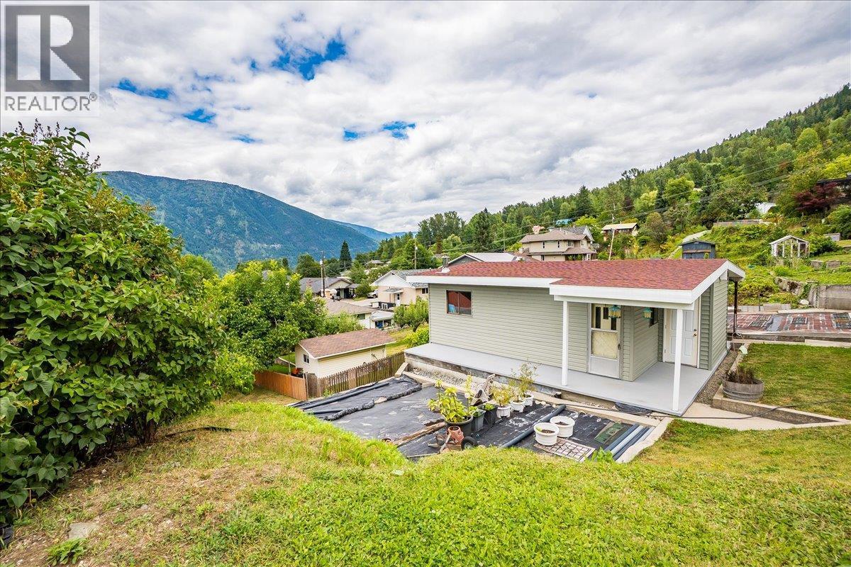 801 Houston Street, Nelson, BC - Outdoor