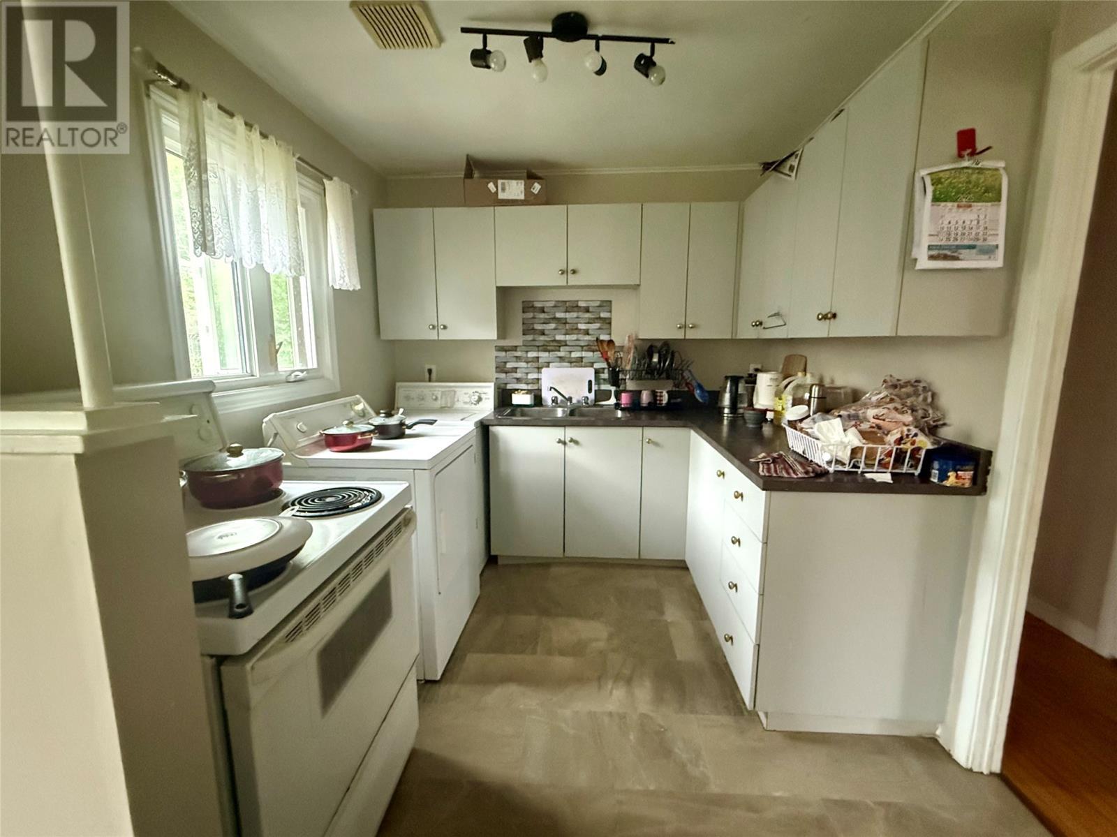 120 East Valley Road, Corner Brook, NL - Indoor Photo Showing Kitchen With Double Sink