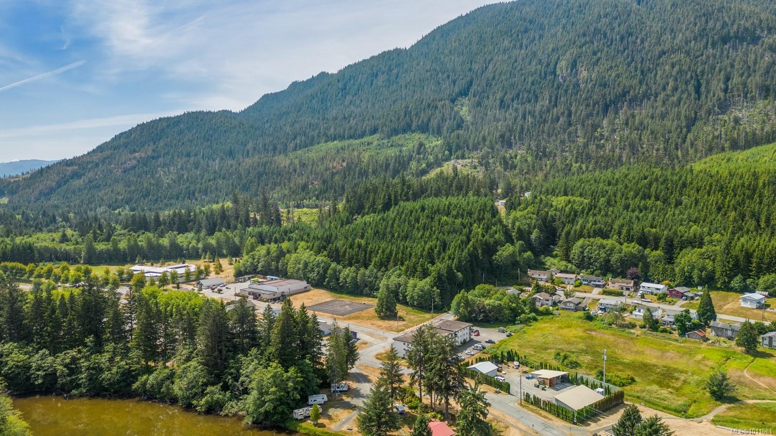 581 Macmillan Dr, Sayward, BC