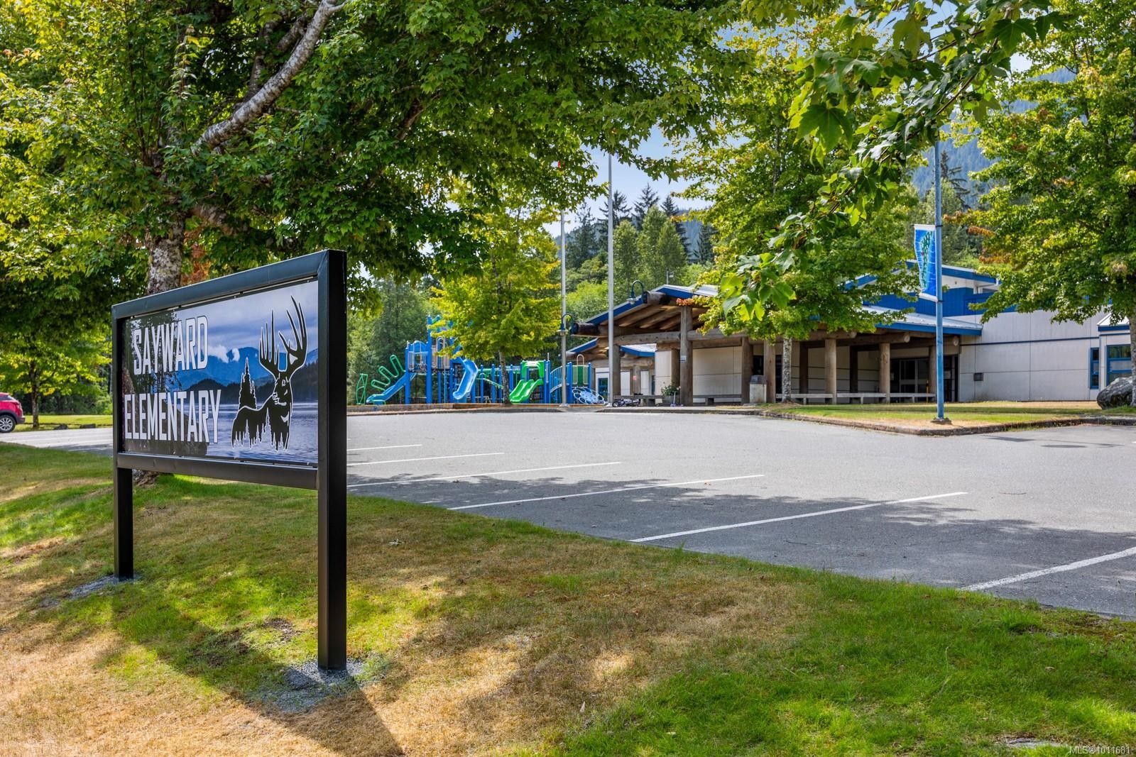 581 Macmillan Dr, Sayward, BC