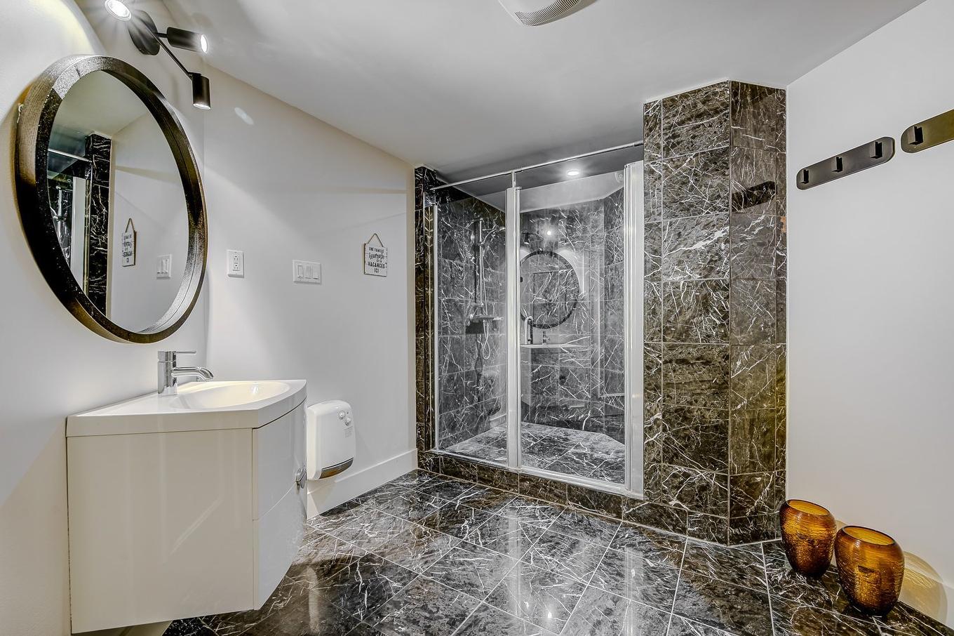 Bathroom - 181 Mtée Victor-Nymark, Saint-Sauveur, QC - Indoor Photo Showing Bathroom