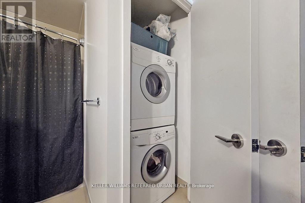 604 - 390 Cherry Street, Toronto, ON - Indoor Photo Showing Laundry Room