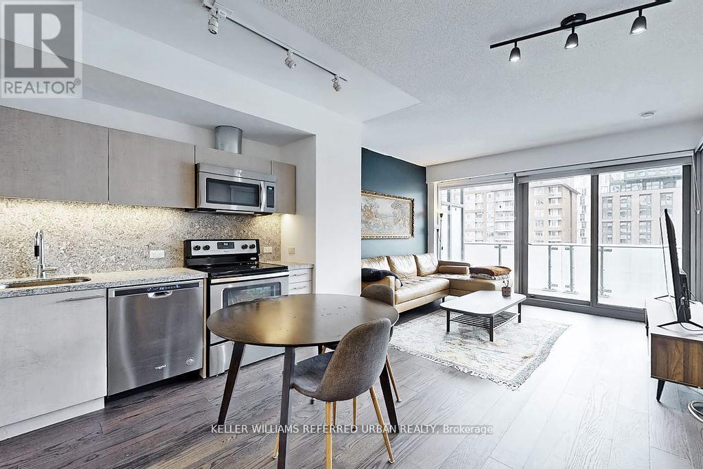604 - 390 Cherry Street, Toronto, ON - Indoor Photo Showing Kitchen