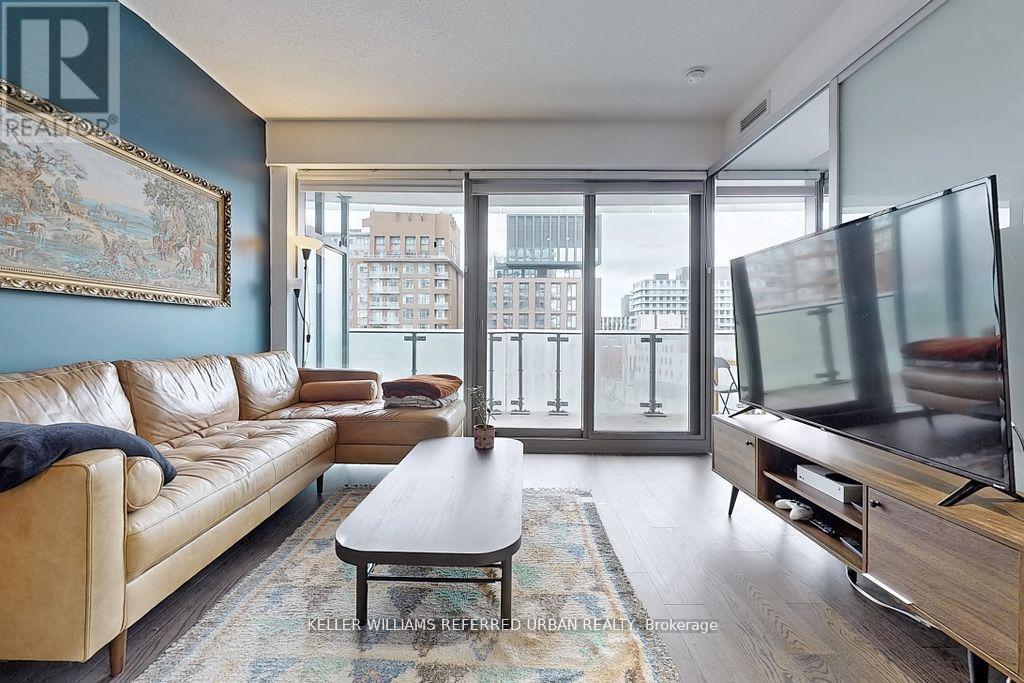 604 - 390 Cherry Street, Toronto, ON - Indoor Photo Showing Living Room