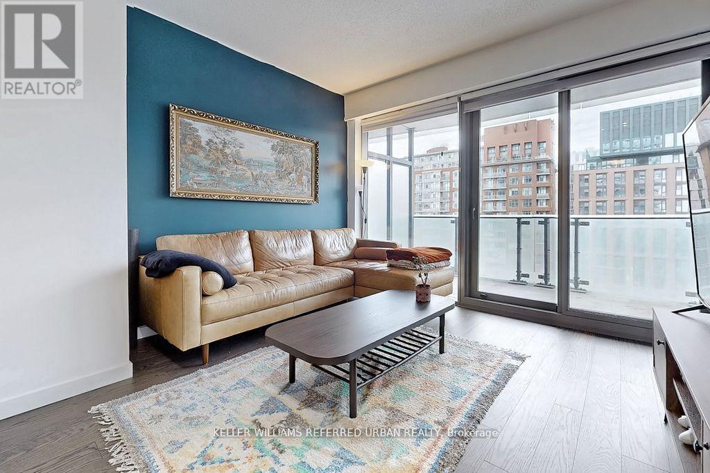 604 - 390 Cherry Street, Toronto, ON - Indoor Photo Showing Living Room