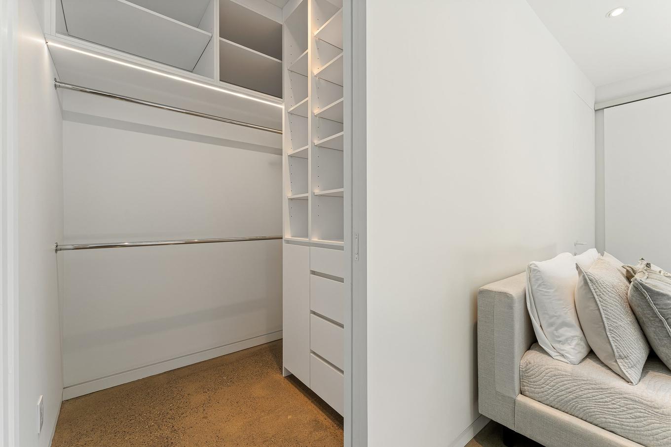 Penderie (Walk-in) - 646 Rue De Weimar, Granby, QC - Indoor