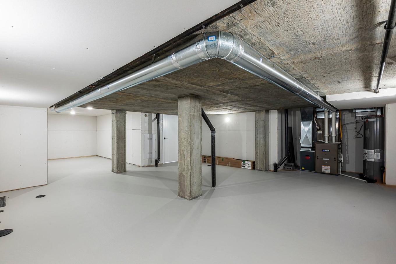 Rangement - 749 Rue Louis-Quilico, Boucherville, QC - Indoor Photo Showing Basement