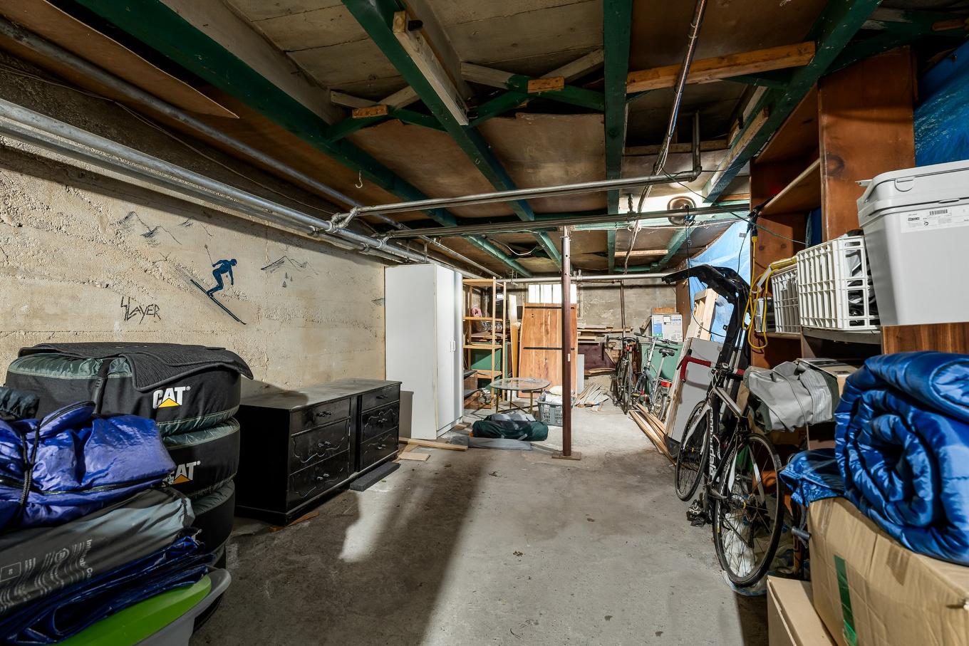 Rangement - 7332 Av. Christophe-Colomb, Montréal (Villeray/Saint-Michel/Parc-Extension), QC - Indoor Photo Showing Basement