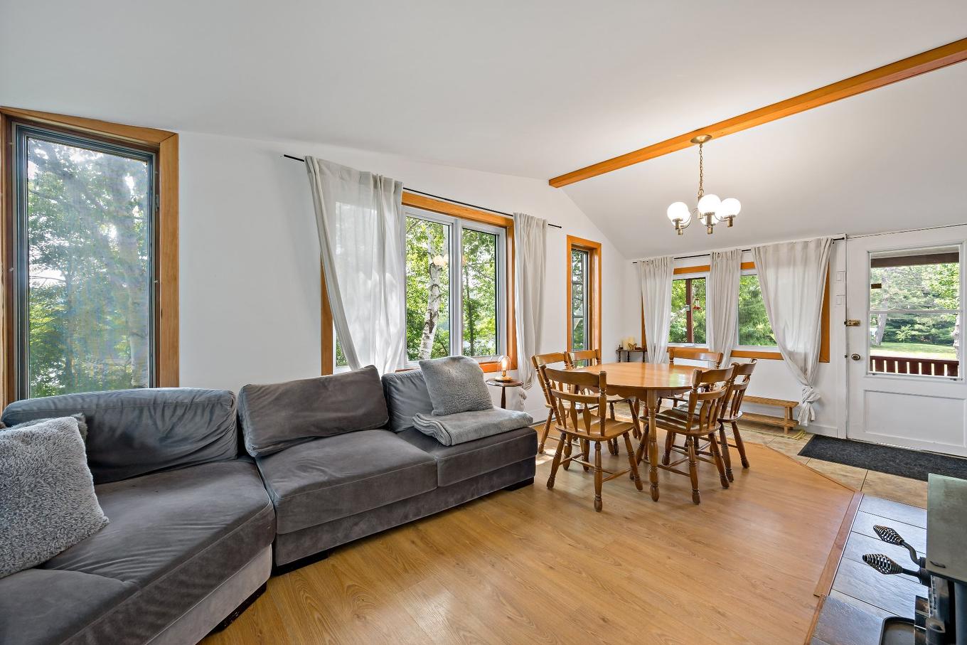 Salon - 1932 Ch. De La Pointe-Bourgeois, La Conception, QC - Indoor Photo Showing Living Room