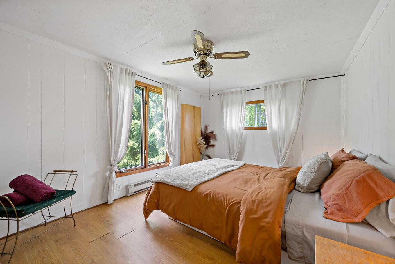 Chambre à coucher principale - 1932 Ch. De La Pointe-Bourgeois, La Conception, QC - Indoor Photo Showing Bedroom