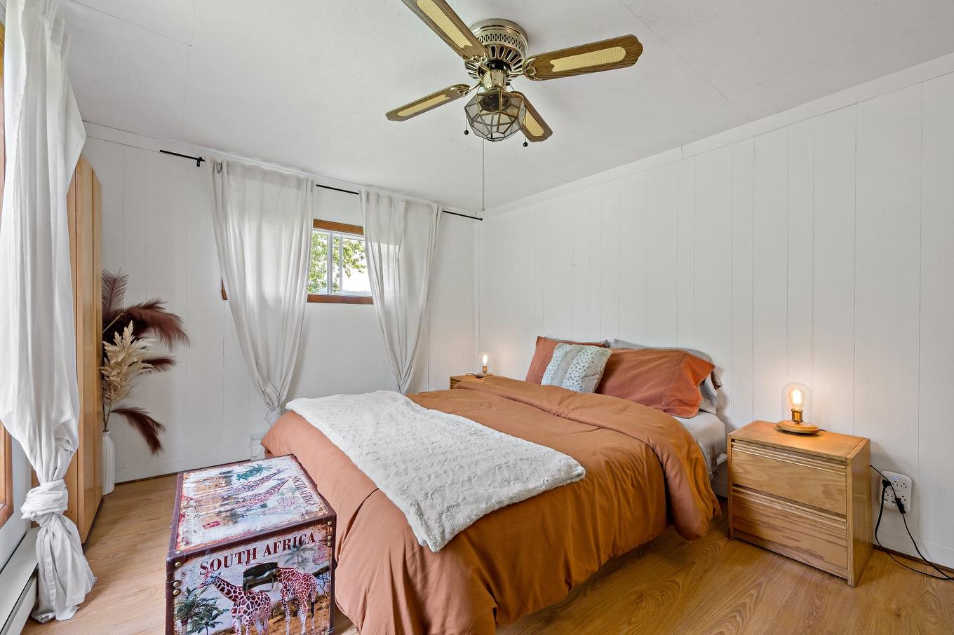 Chambre à coucher principale - 1932 Ch. De La Pointe-Bourgeois, La Conception, QC - Indoor Photo Showing Bedroom