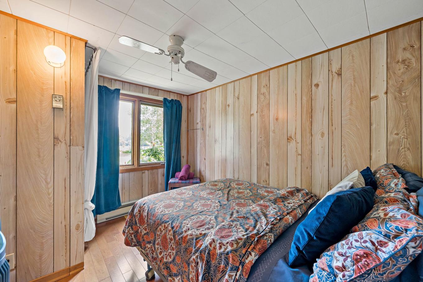 Chambre à coucher - 1932 Ch. De La Pointe-Bourgeois, La Conception, QC - Indoor Photo Showing Bedroom