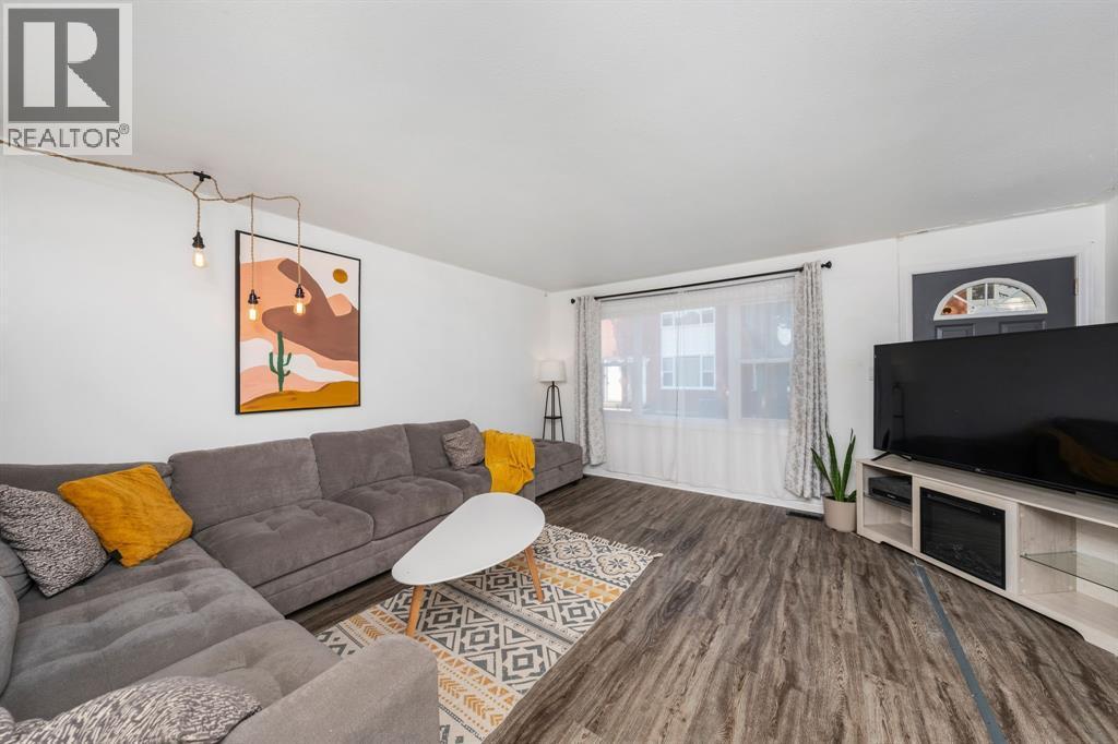 205 Fane Street Unit# 2B, St Clair, ON - Indoor Photo Showing Living Room