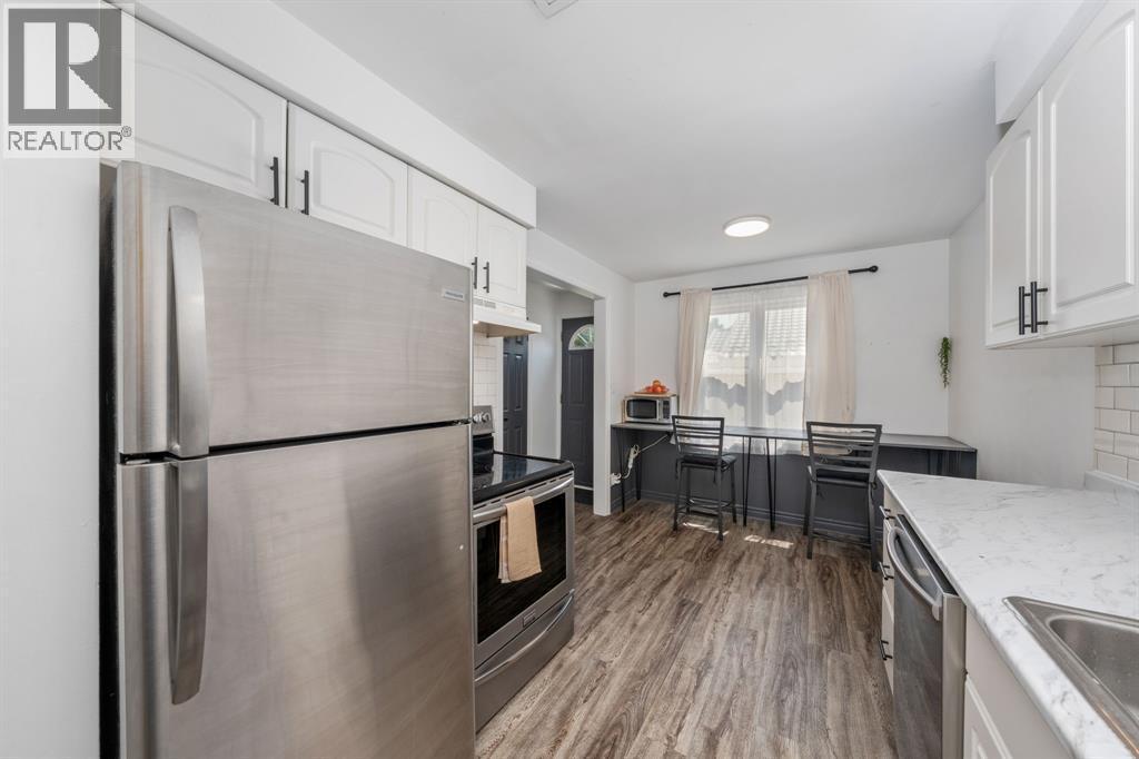 205 Fane Street Unit# 2B, St Clair, ON - Indoor Photo Showing Kitchen With Upgraded Kitchen