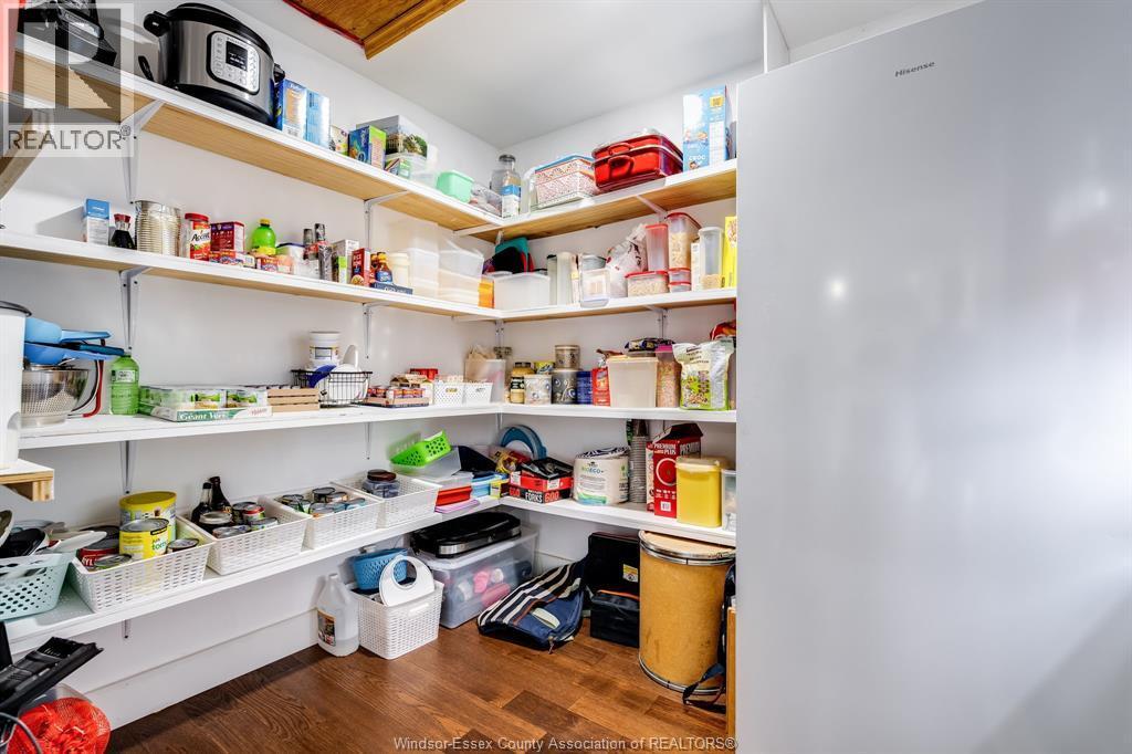 833 Talbot Road East, Leamington, ON - Indoor With Storage