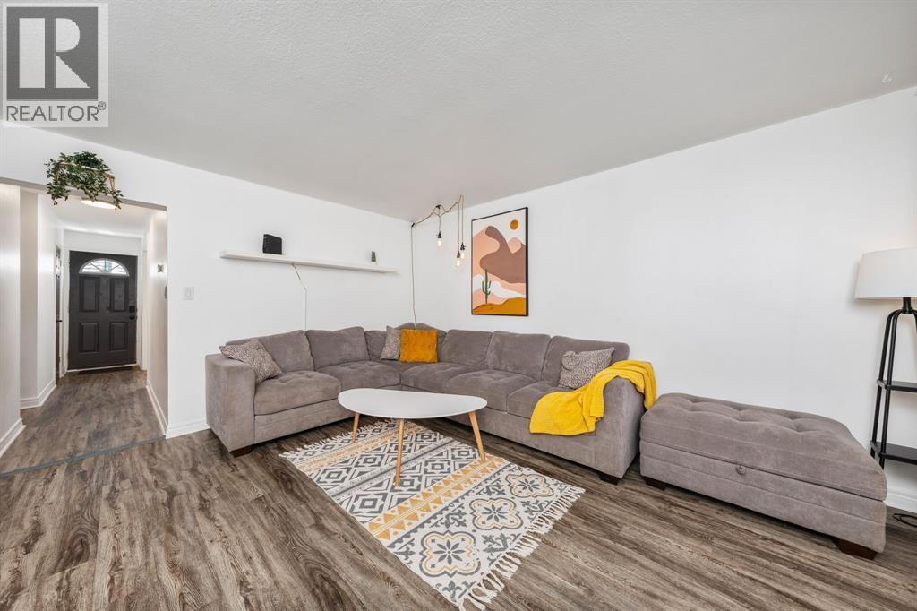 205 Fane Street Unit# 2B, St Clair, ON - Indoor Photo Showing Living Room