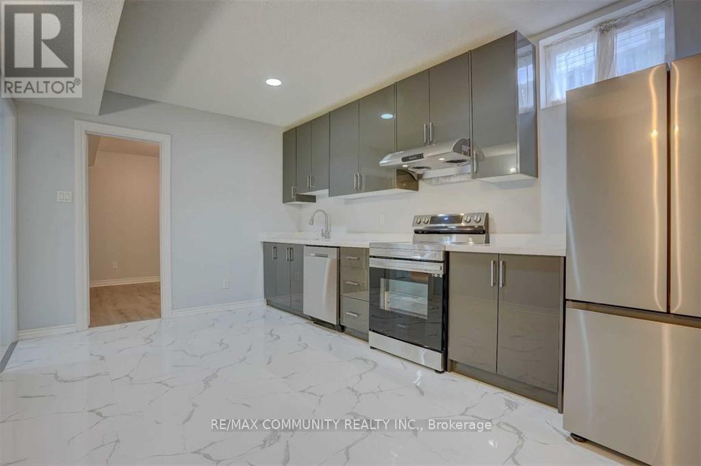 Bsmt - 208 Twyn Rivers Drive, Pickering, ON - Indoor Photo Showing Kitchen With Stainless Steel Kitchen