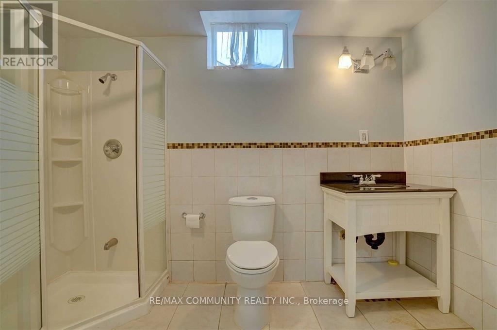 Bsmt - 208 Twyn Rivers Drive, Pickering, ON - Indoor Photo Showing Bathroom