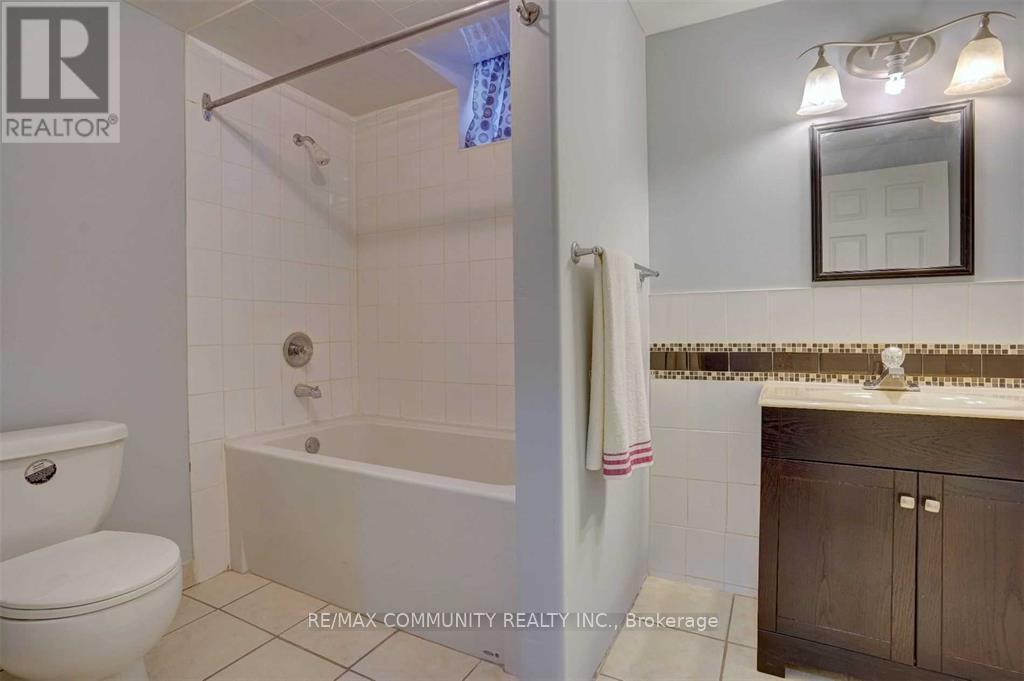 Bsmt - 208 Twyn Rivers Drive, Pickering, ON - Indoor Photo Showing Bathroom