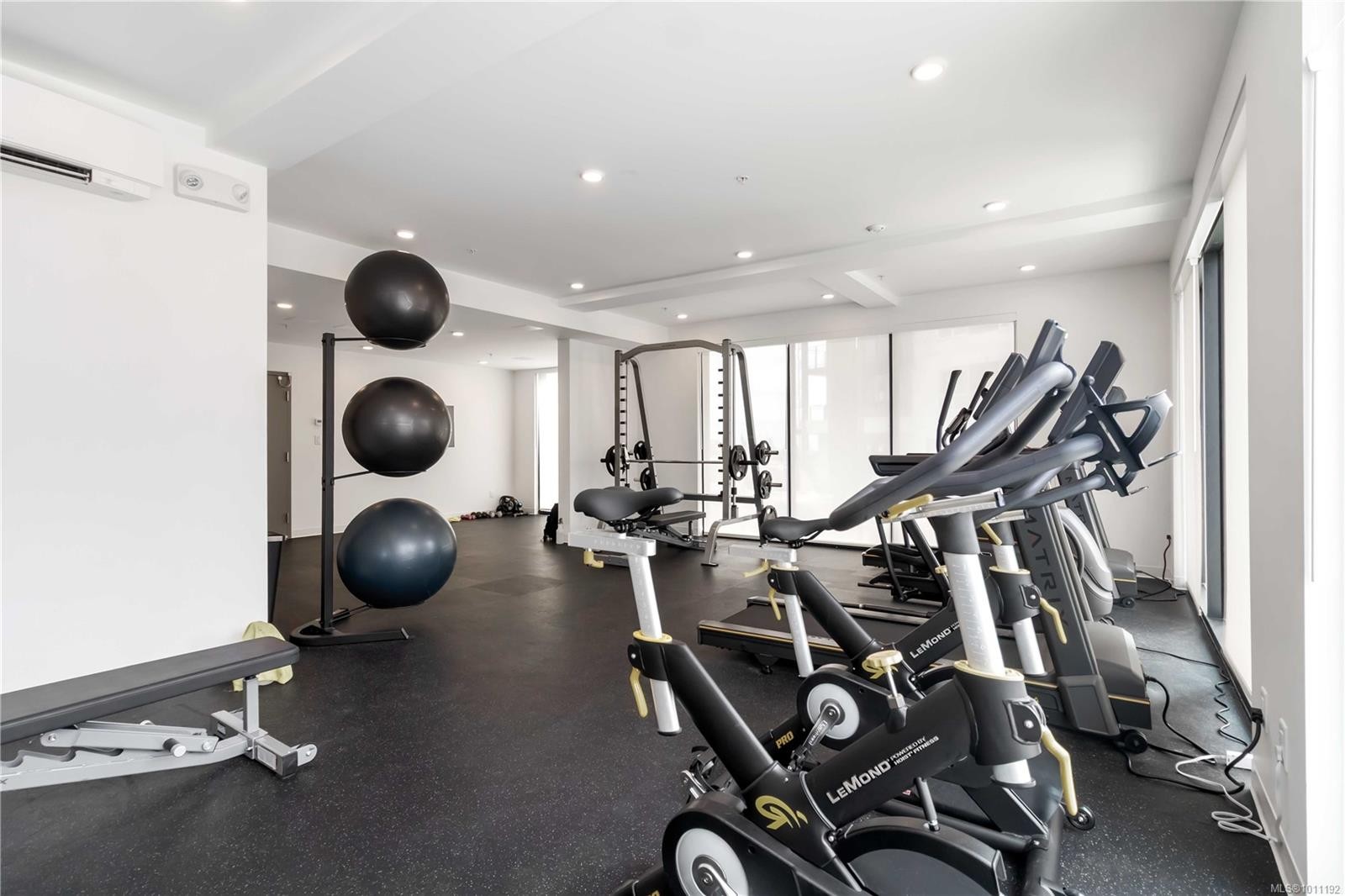 304-3564 A Ryder Hesjedal Way, Colwood, BC - Indoor Photo Showing Gym Room