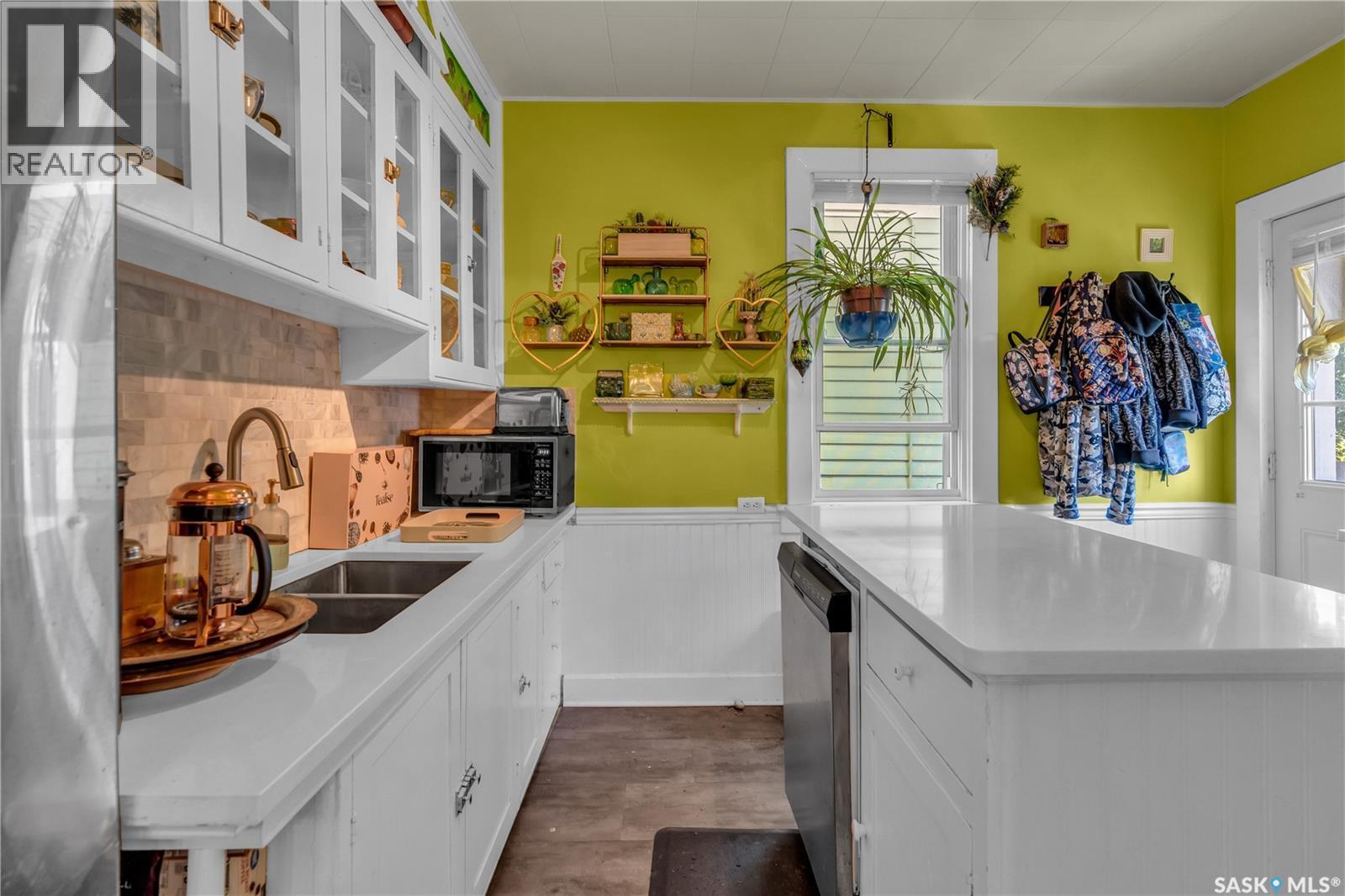2152 Rae Street, Regina, SK - Indoor Photo Showing Kitchen With Double Sink