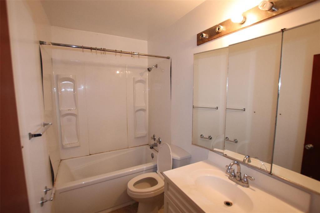 368 Lathlin Avenue, The Pas, MB - Indoor Photo Showing Bathroom