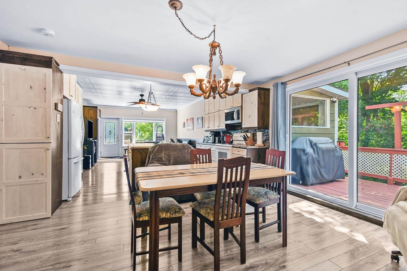 Logement - 4331Z - 4331Az Rue Dufresne, Saint-Félix-De-Valois, QC - Indoor Photo Showing Dining Room