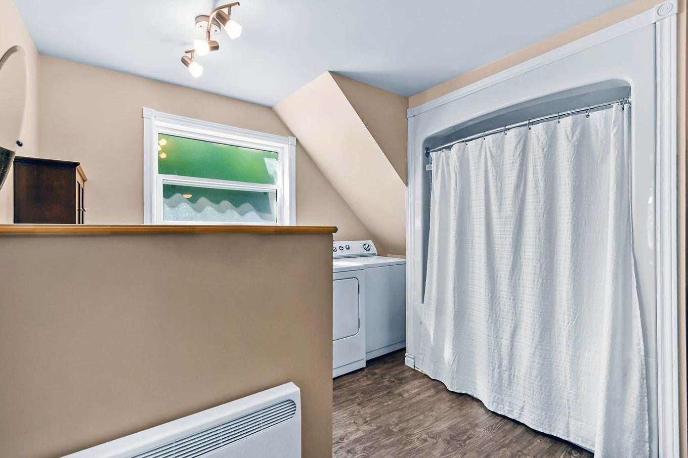 Logement - 4331Z - 4331Az Rue Dufresne, Saint-Félix-De-Valois, QC - Indoor Photo Showing Laundry Room