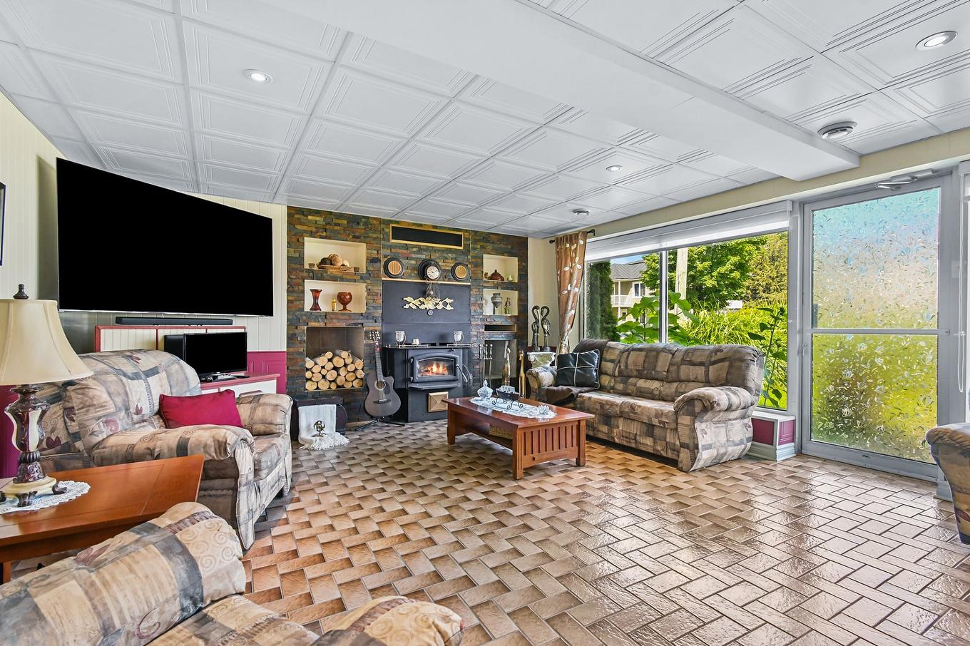 Salon - 4331Z - 4331Az Rue Dufresne, Saint-Félix-De-Valois, QC - Indoor