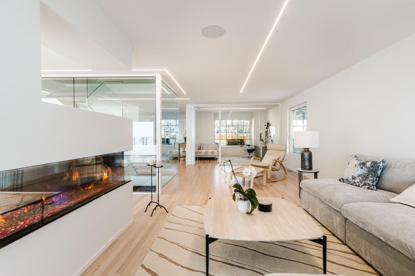Salon - 21 Cours East Gables, Beaconsfield, QC - Indoor Photo Showing Living Room With Fireplace