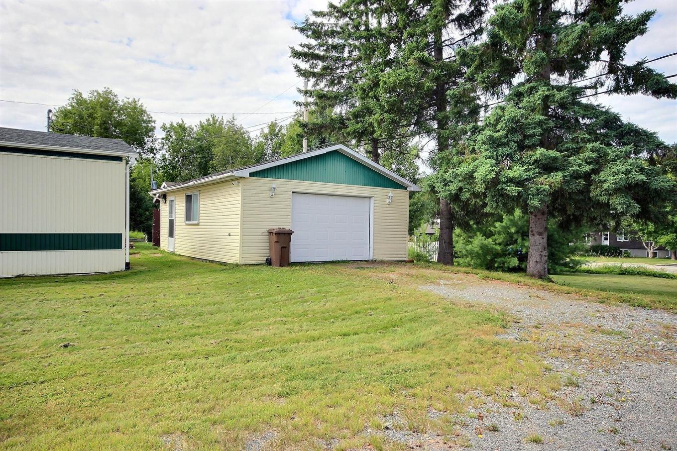 Garage - 7 Rue Des Pinsons, Rouyn-Noranda, QC - Outdoor With Exterior