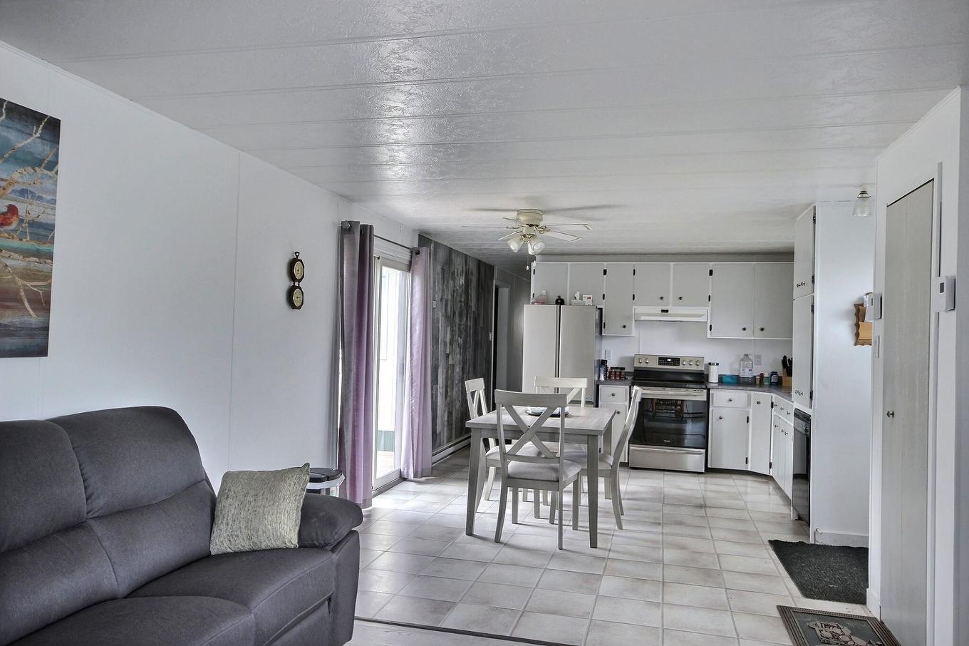 Kitchen - 7 Rue Des Pinsons, Rouyn-Noranda, QC - Indoor Photo Showing Living Room