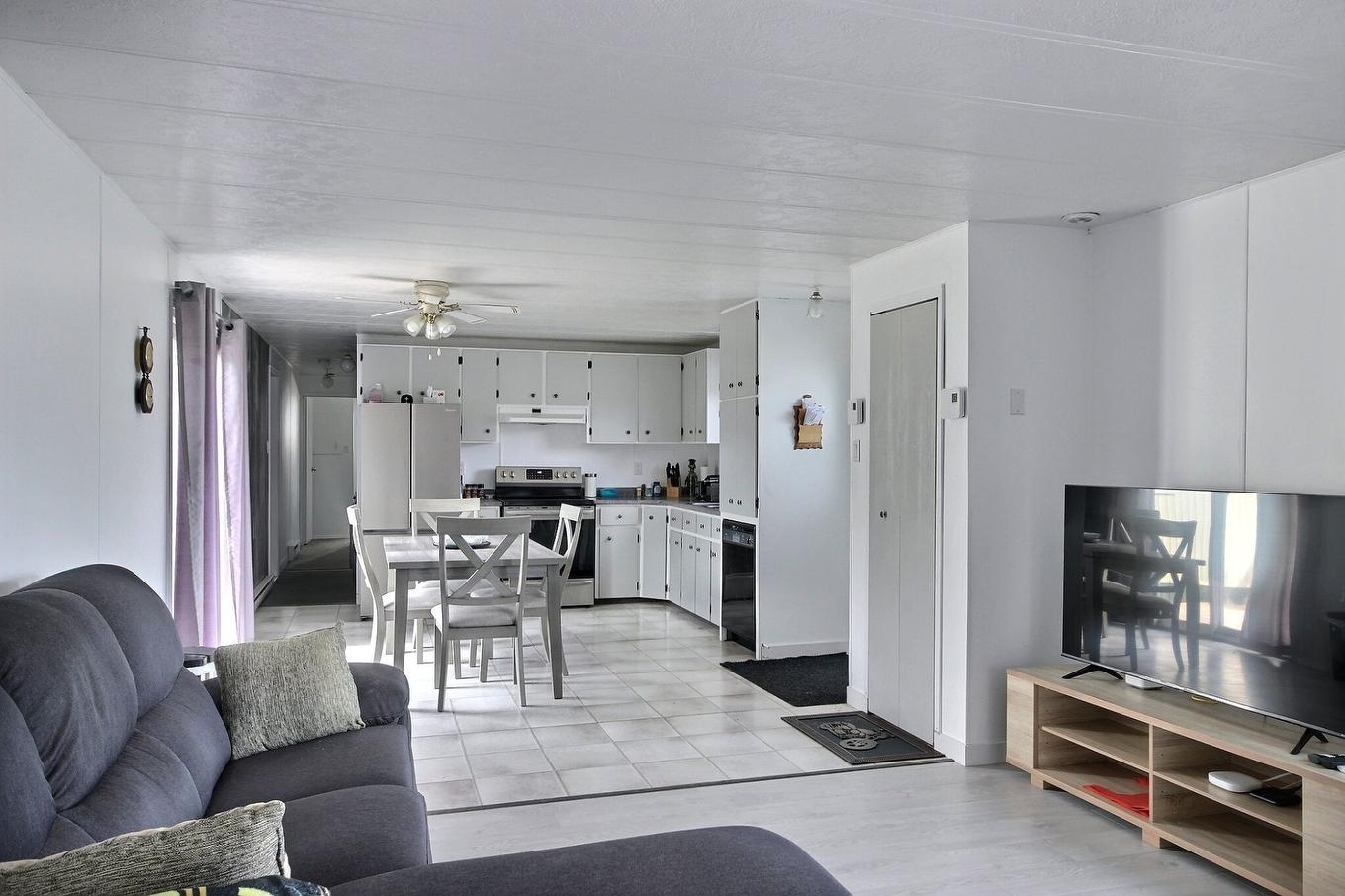 Kitchen - 7 Rue Des Pinsons, Rouyn-Noranda, QC - Indoor Photo Showing Living Room