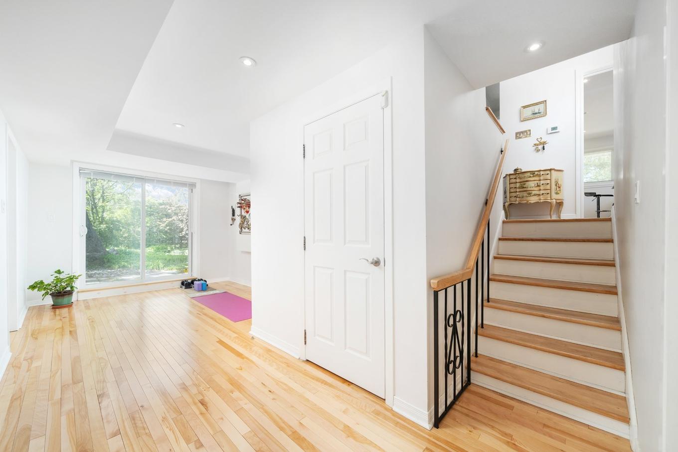 Hall d'entrée/Vestibule - 38 Av. Margaret-Ann, Beaconsfield, QC - Indoor Photo Showing Other Room