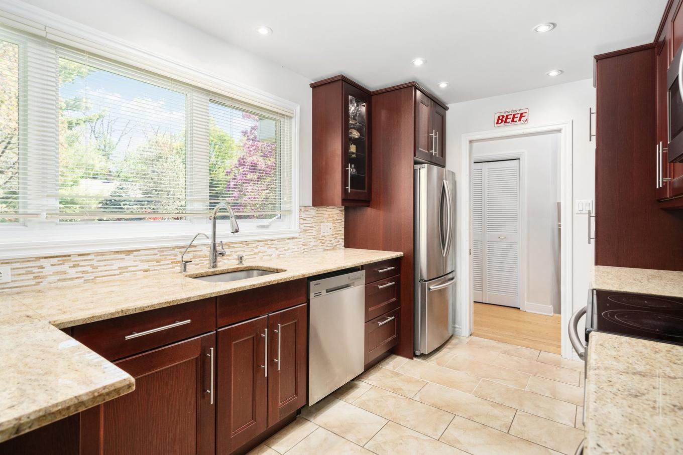 Cuisine - 38 Av. Margaret-Ann, Beaconsfield, QC - Indoor Photo Showing Kitchen