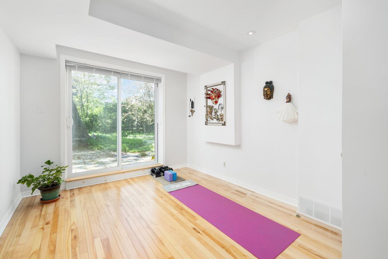 Salle familiale - 38 Av. Margaret-Ann, Beaconsfield, QC - Indoor Photo Showing Other Room