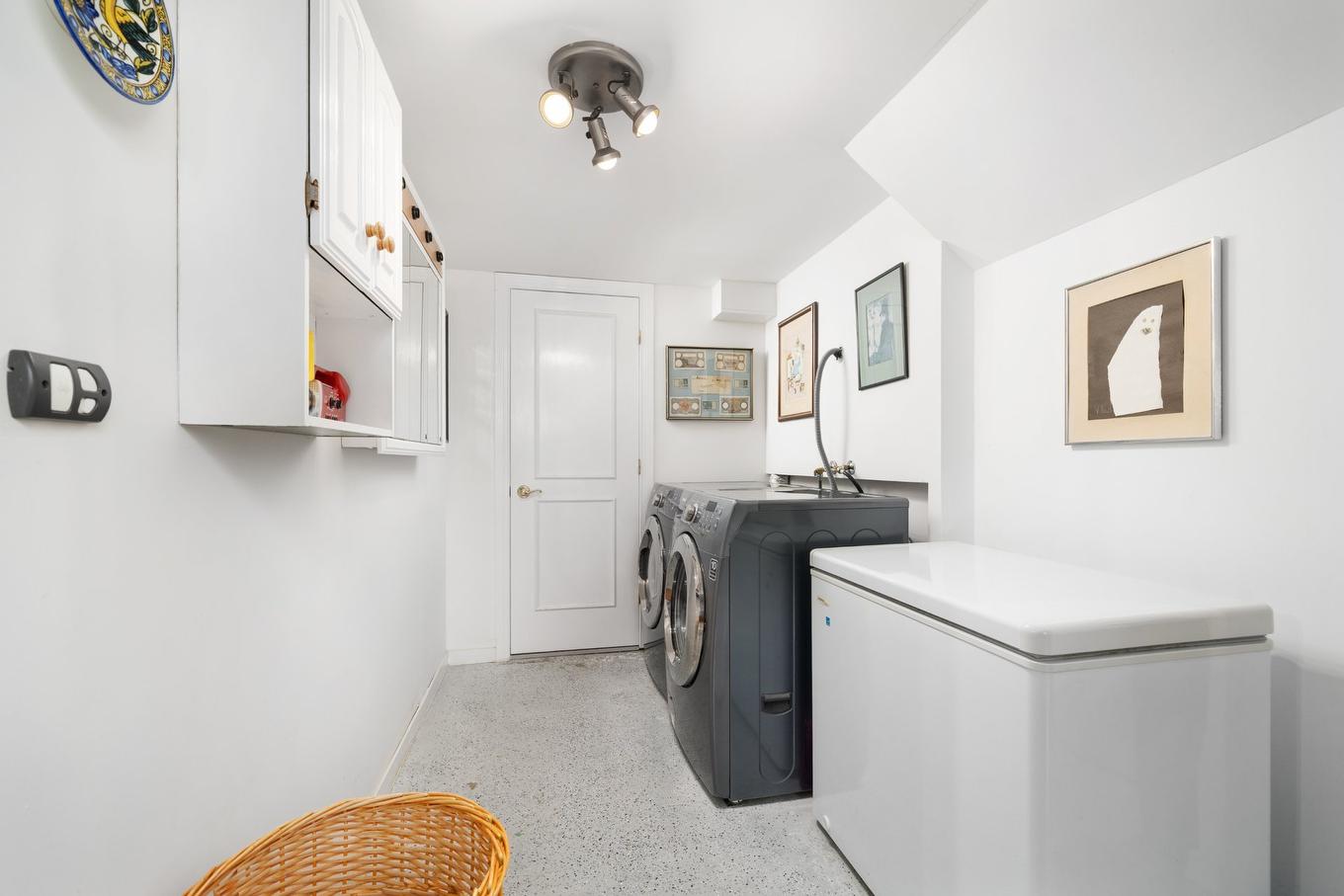 Salle de lavage - 38 Av. Margaret-Ann, Beaconsfield, QC - Indoor Photo Showing Laundry Room