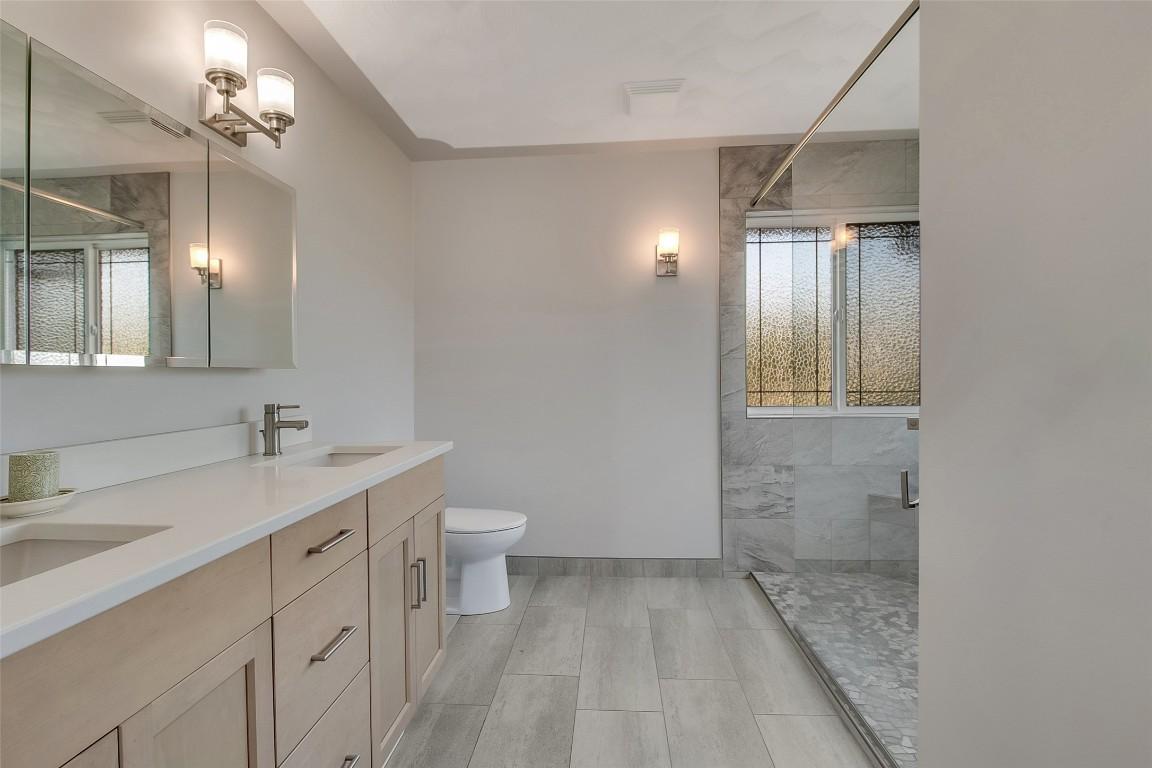 2317 Teal Place, Vernon, BC - Indoor Photo Showing Bathroom