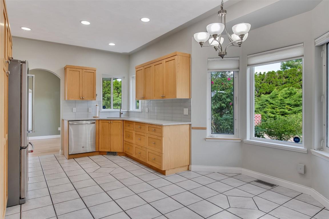 2317 Teal Place, Vernon, BC - Indoor Photo Showing Kitchen
