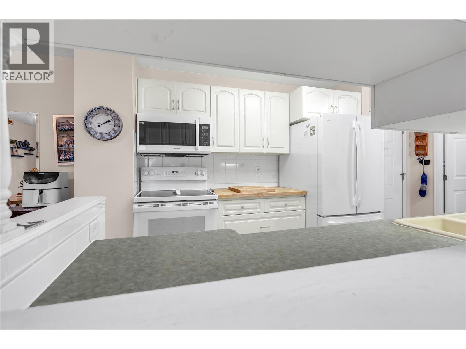 740 Winnipeg Street Unit# 401, Penticton, BC - Indoor Photo Showing Kitchen