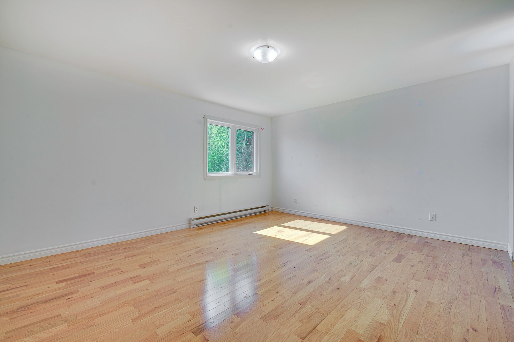Chambre à coucher principale - 722 Rue Du Muguet, Sainte-Agathe-Des-Monts, QC - Indoor Photo Showing Other Room