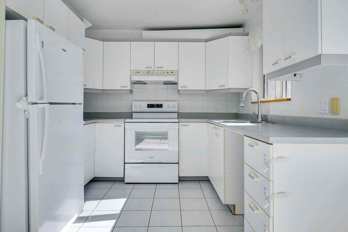 Kitchen - 722 Rue Du Muguet, Sainte-Agathe-Des-Monts, QC - Indoor Photo Showing Kitchen