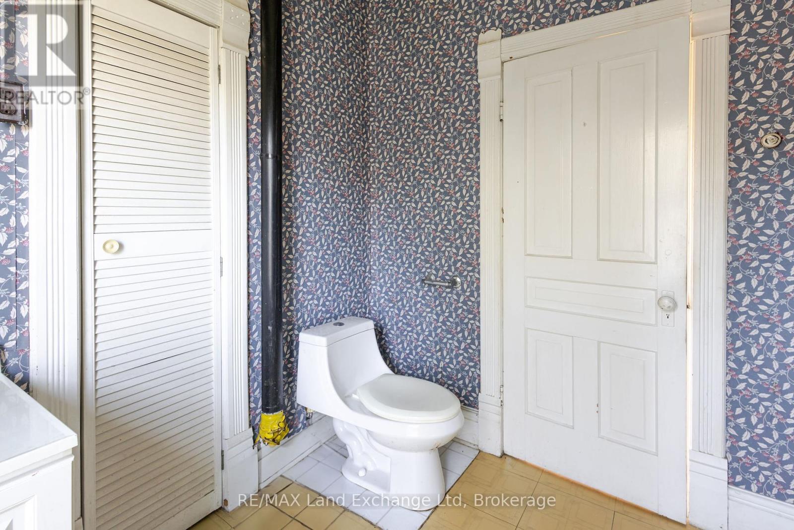 484 Queen Street, North Huron (Blyth), ON - Indoor Photo Showing Bathroom